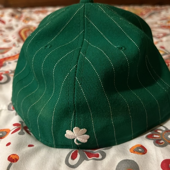 New Era green and white pinstripe Notre Dame fighting Irish Fitted size 7 1/2 - Picture 2 of 7